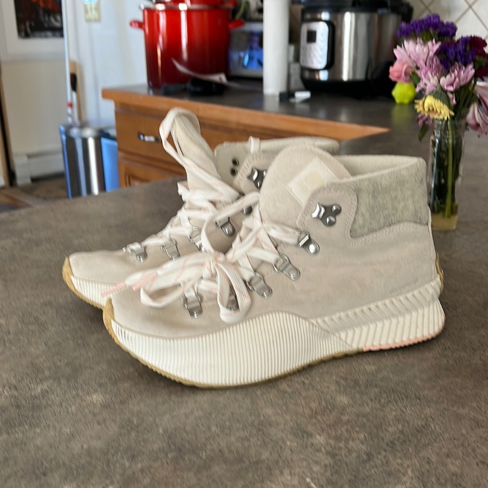 Sorel Out n About Boot, size 8